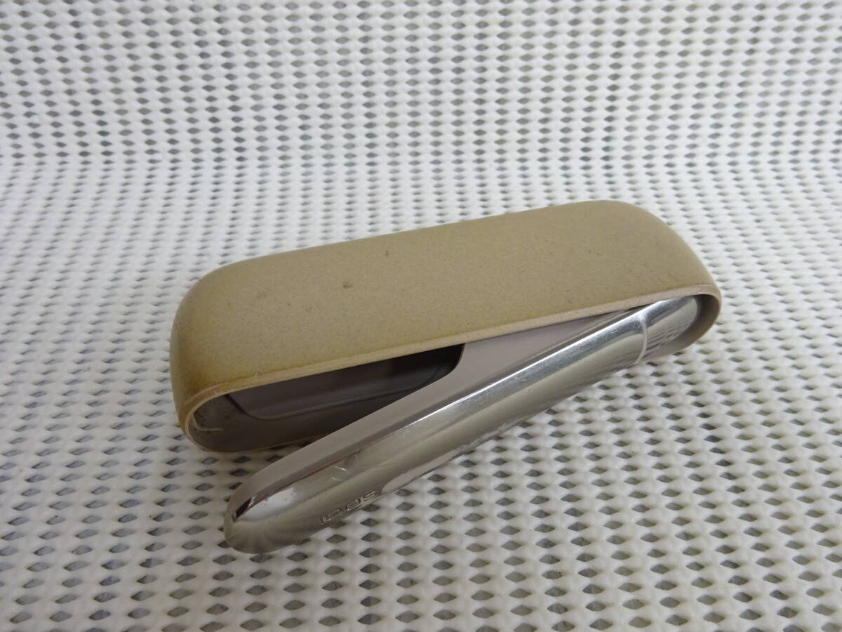 (く-L-8333)IQOS ILUMA アイコス イルマ ぺブルベージュ チャージャーのみ M0001 加熱式 電子たばこ 通電動確認済み 中古拍卖