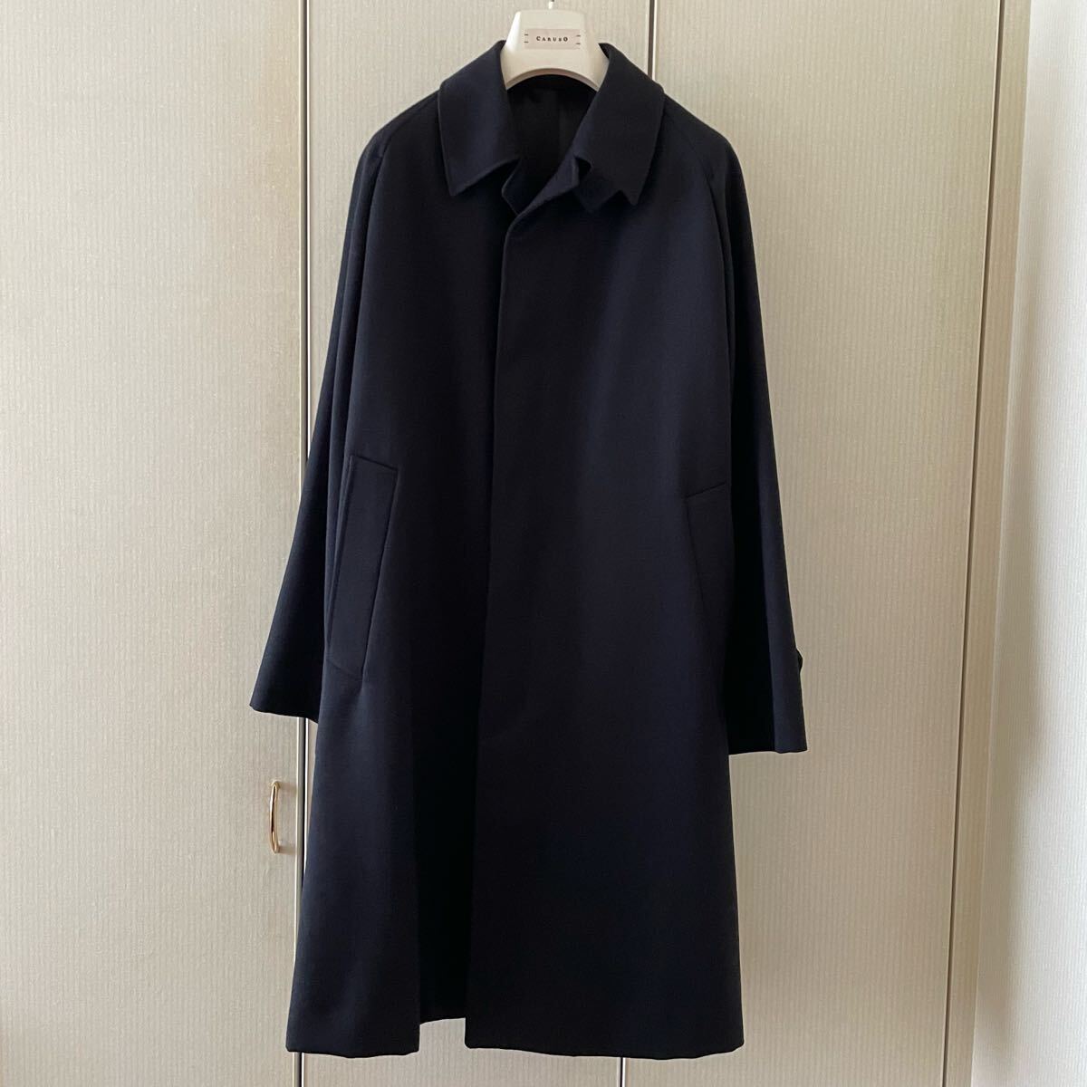 新品 CARUSO ZERO COAT 46 ブラック バルカラーコート拍卖