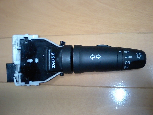 日産車のライトスイッチ改 AUTO殺し セレナ エルグランド マーチ エクストレイル ラフェスタ などに拍卖