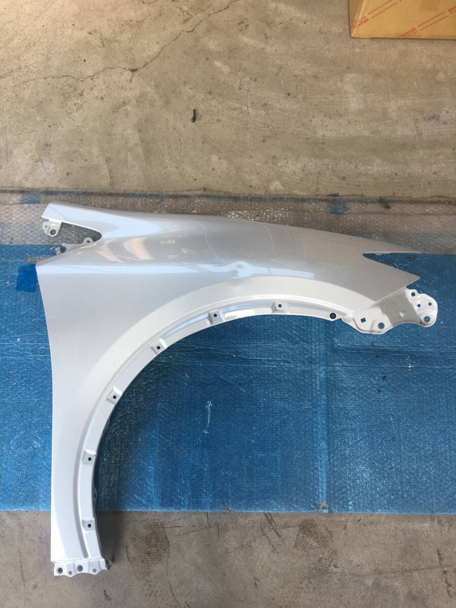 ZVW60 ZVW65 MXWH60 MXWH65 プリウス フロント右フェンダー 純正 TOYOTA 9R RH TOYOTA PRIUS拍卖