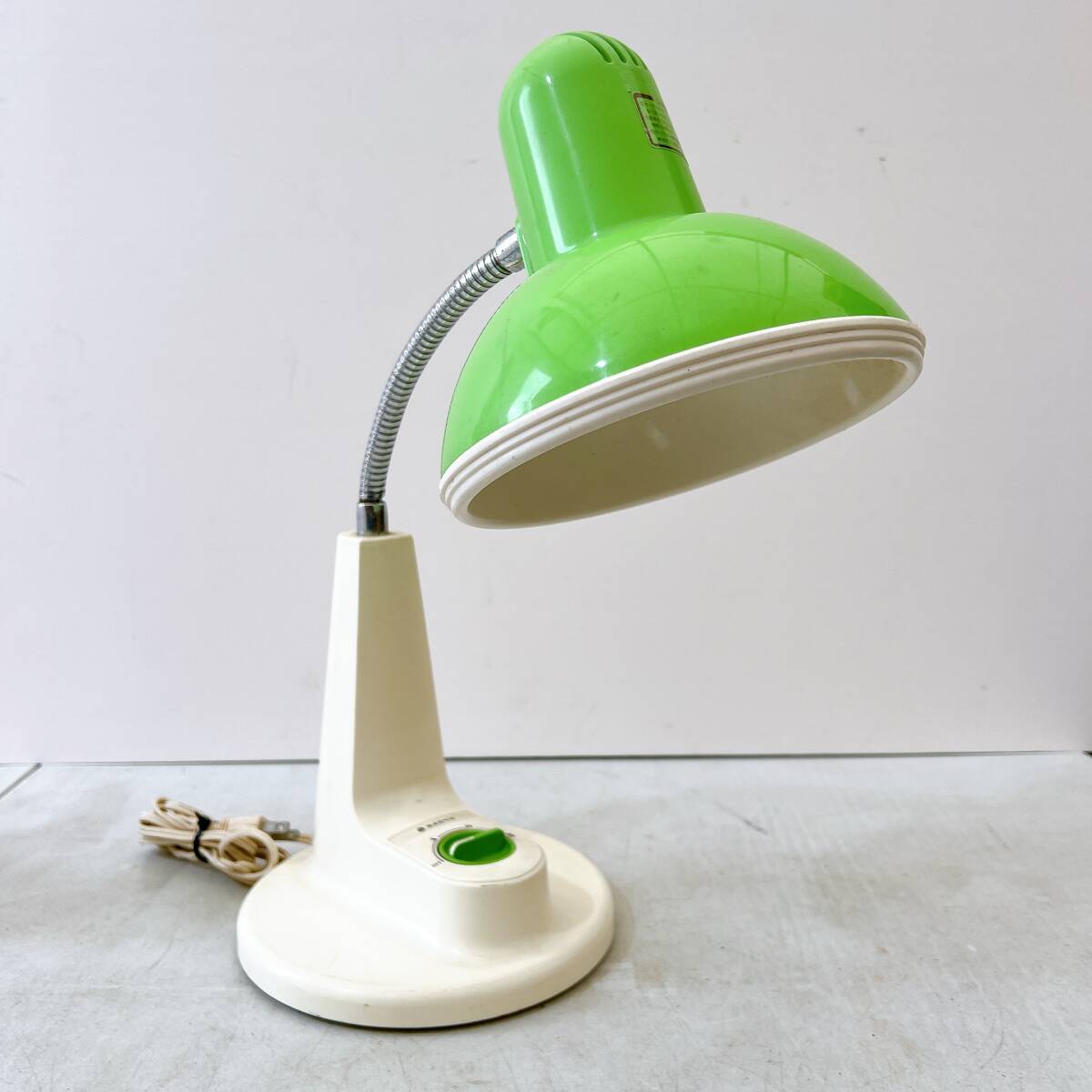 三洋電機 白熱灯器具 LS-6013 黄緑 インテリア 照明 卓上スタンド ビンテージ デスクライト アンティーク レトロ 中古拍卖
