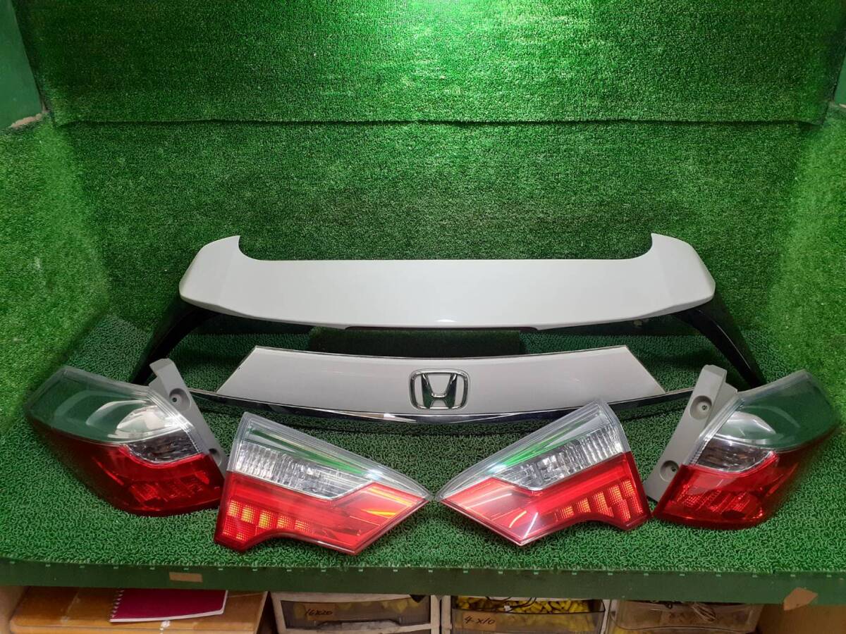 GP7 ホンダ シャトル 平成27年 リアゲートスポイラー ガーニッシュ フィニッシャーレンズ 左右セット 251437拍卖
