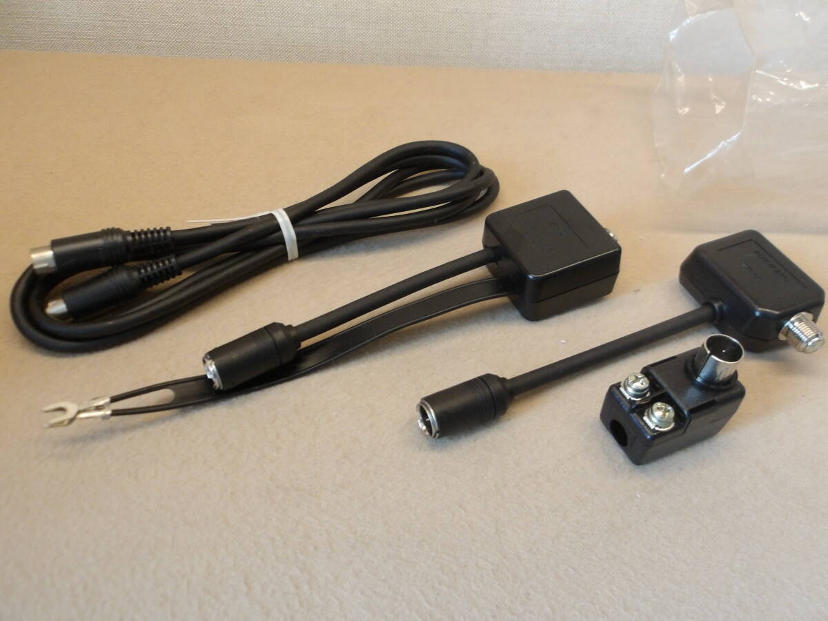 S端子ケーブルオス-オス・VHF/UHF分配器SNK・VHF/UHF混合器SNK・アンテナプラグSMK 75Ω 300Ω 4個セット 未使用品拍卖