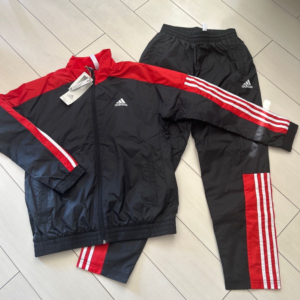アディダスadidas 上下 ジャケット パンツ セット 黒ブラック赤レッド 150 ウインドブレーカー シャカシャカ ジャージ セットアップ拍卖