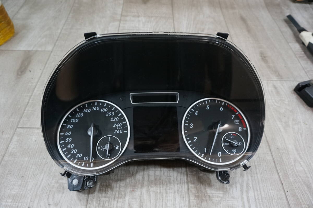 U291 メルセデスベンツ B250 スピードメーター 117K 計器 KPH クラスター A246 900 59 11拍卖