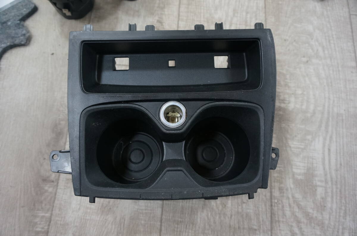 L1122 BMW 1 2シリーズ F20 F22センターコンソールカップホルダー9207321拍卖