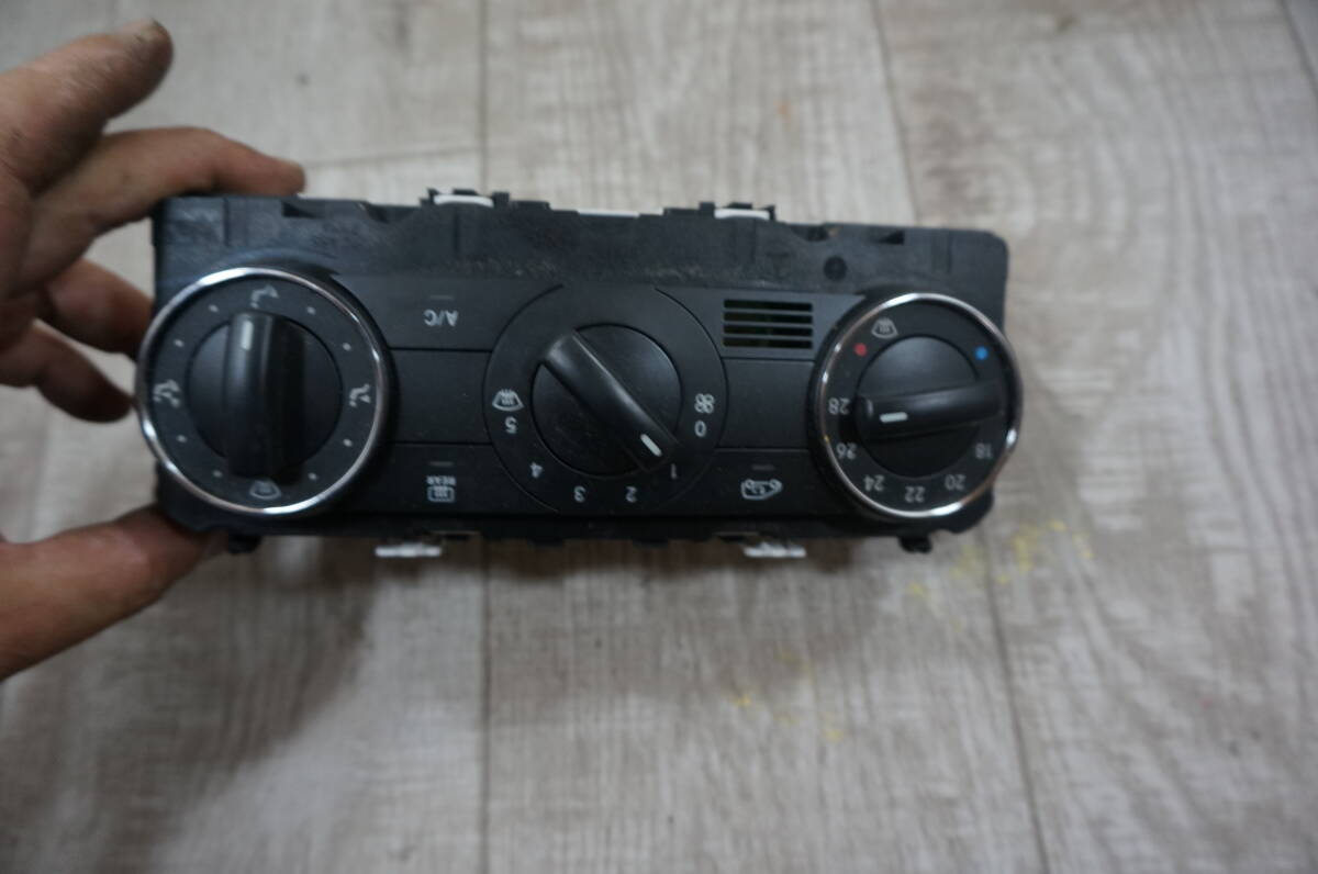 B405 ベンツ A170 W169 前期(169032) 純正 破損無 取付OK 動作保証 エアコンスイッチ A1698301785 / A 169 830 17 85拍卖