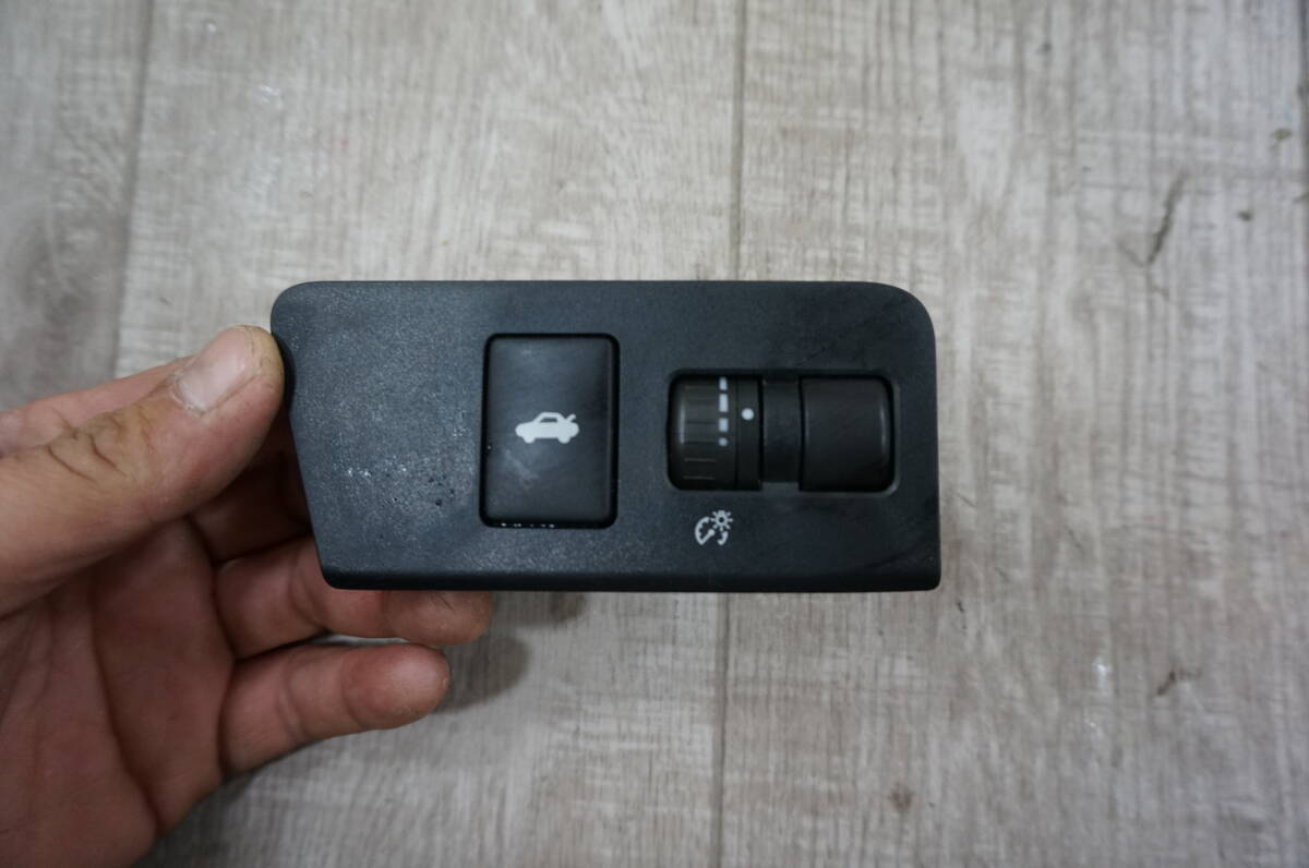 Q096 トヨタ 86 ZN6 純正 リアトランクオープナースイッチ 調光スイッチ パネル BRZ ZC6拍卖