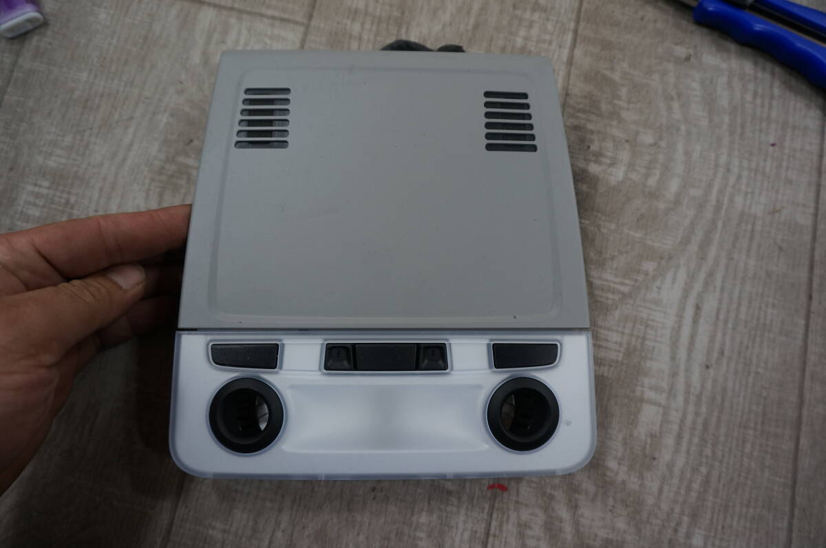 C034 2004-2012 BMW 1シリーズ E81/87 フロントインテリアルーフ読書灯 9 205 107 01 6 932 827 拍卖