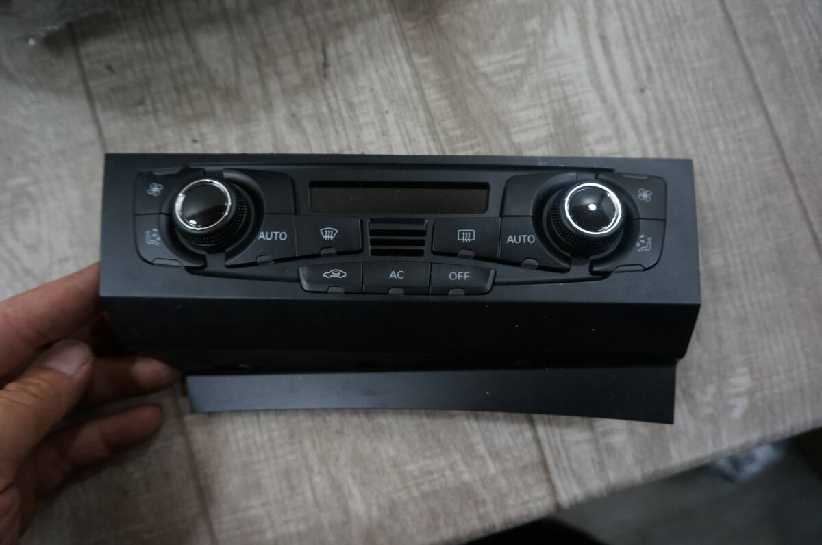 C053 動作OK アウディ A4/2.0TFSI /8KCDN エアコン操作パネル/純正 8T2 820 043 AF /エアコンスイッチ/オートエアコン拍卖