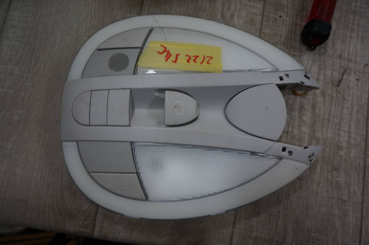 Q132 メルセデス E300 212254C W211 Eクラス インテリアライトランプ A2118200223 A211 820 02 23 7F94拍卖