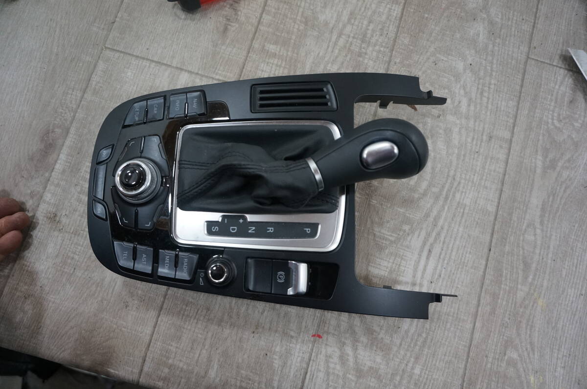 C075 2008-2016 アウディ A4 B8 8K MMI 3G ナビコントロールパネル ハンドブレーキ 8T0919609BWFX拍卖