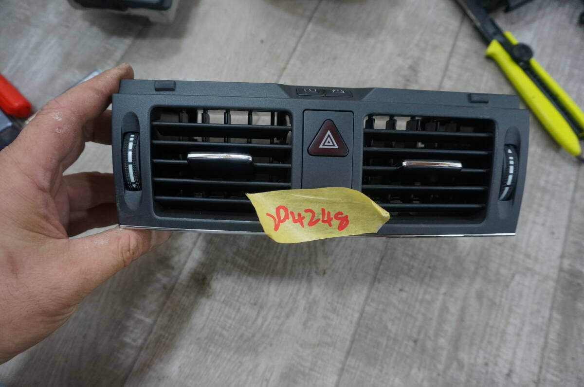 C188 メルセデス・ベンツ Cクラス☆ DBA-204241 エアコン吹き出し口 スイッチ付き A 204 830 5854/7342拍卖