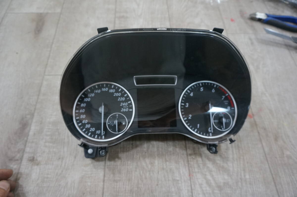 C227 メルセデス B 180-200 W246/W242 2012-19用計器クラスター/コンプリート (A 246 900 16 07)拍卖