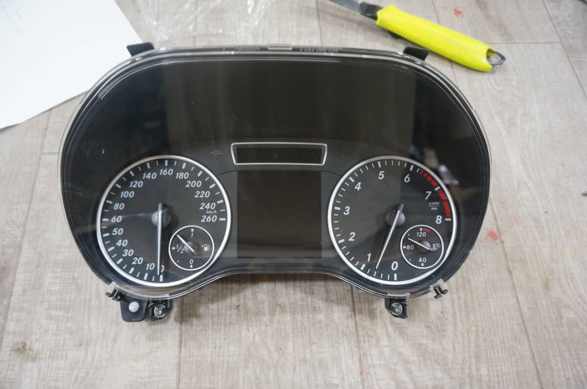 C234 メルセデスベンツ B250 スピードメーター 117K 計器 KPH クラスター A246 900 59 11拍卖