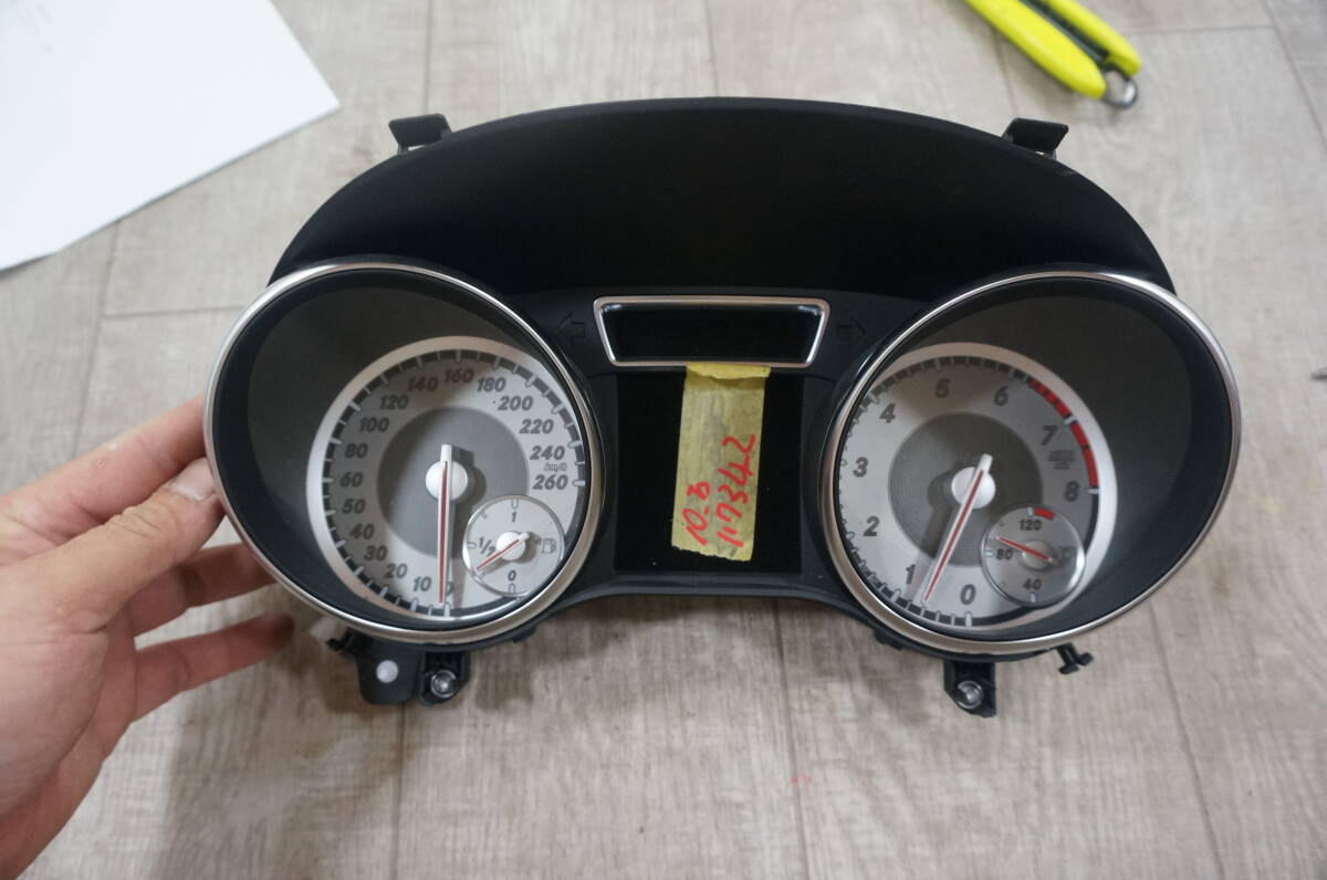 C235 メルセデス・ベンツ CLAクラス C117 (2013-2016) スピードメーター A1179007800,0263697037拍卖