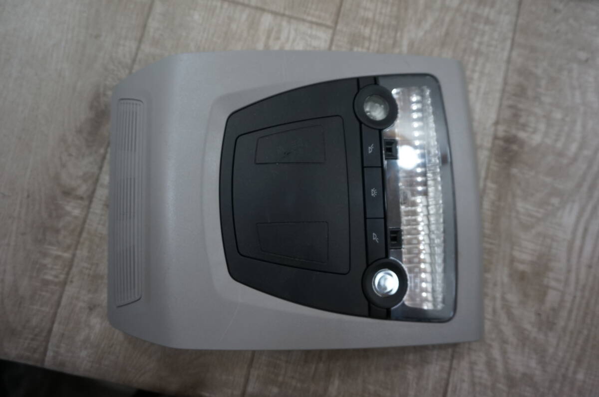 C246 2010 BMW 5シリーズ F10 インテリアルーフドームライトスイッチ 純正 28253414 DX48702 94235531 1204416045拍卖