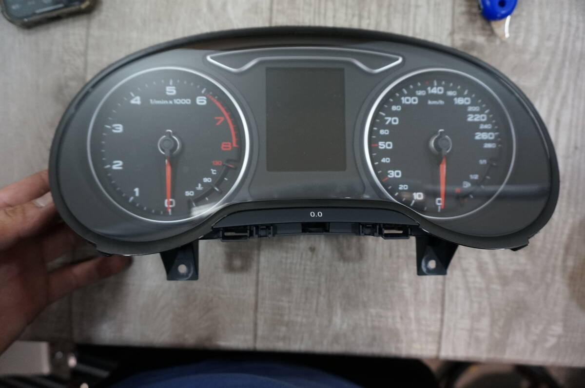 Q328 8V系(8VCXS) アウディ A3 セダン スピードメーター 11.9000m 8V0920-870J 中古品拍卖