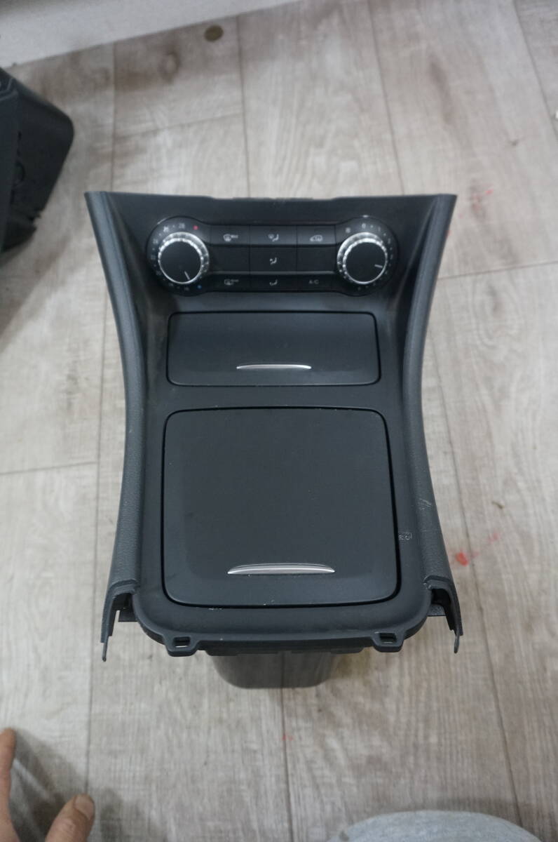 C216 W176 A180 ベーシックPKG センターコンソール前側 灰皿/小物入れ ◆ブラック/A 176 680 12 50拍卖