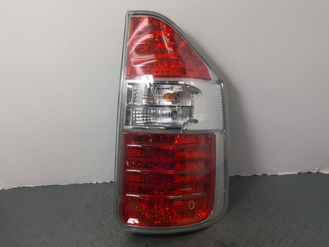 ノア ZRR70G 右 テール ランプ ライト 81550-28430拍卖