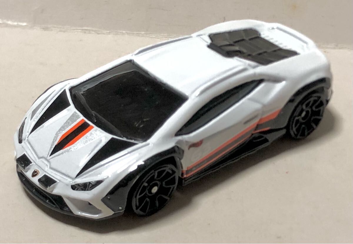 人気 2025 Lamborghini Huracan Sterrato 5.2L CSJ V10 ランボルギーニ ウラカン ステラ―ト 全天候型 スーパースポーツ ホワイト 絶版拍卖