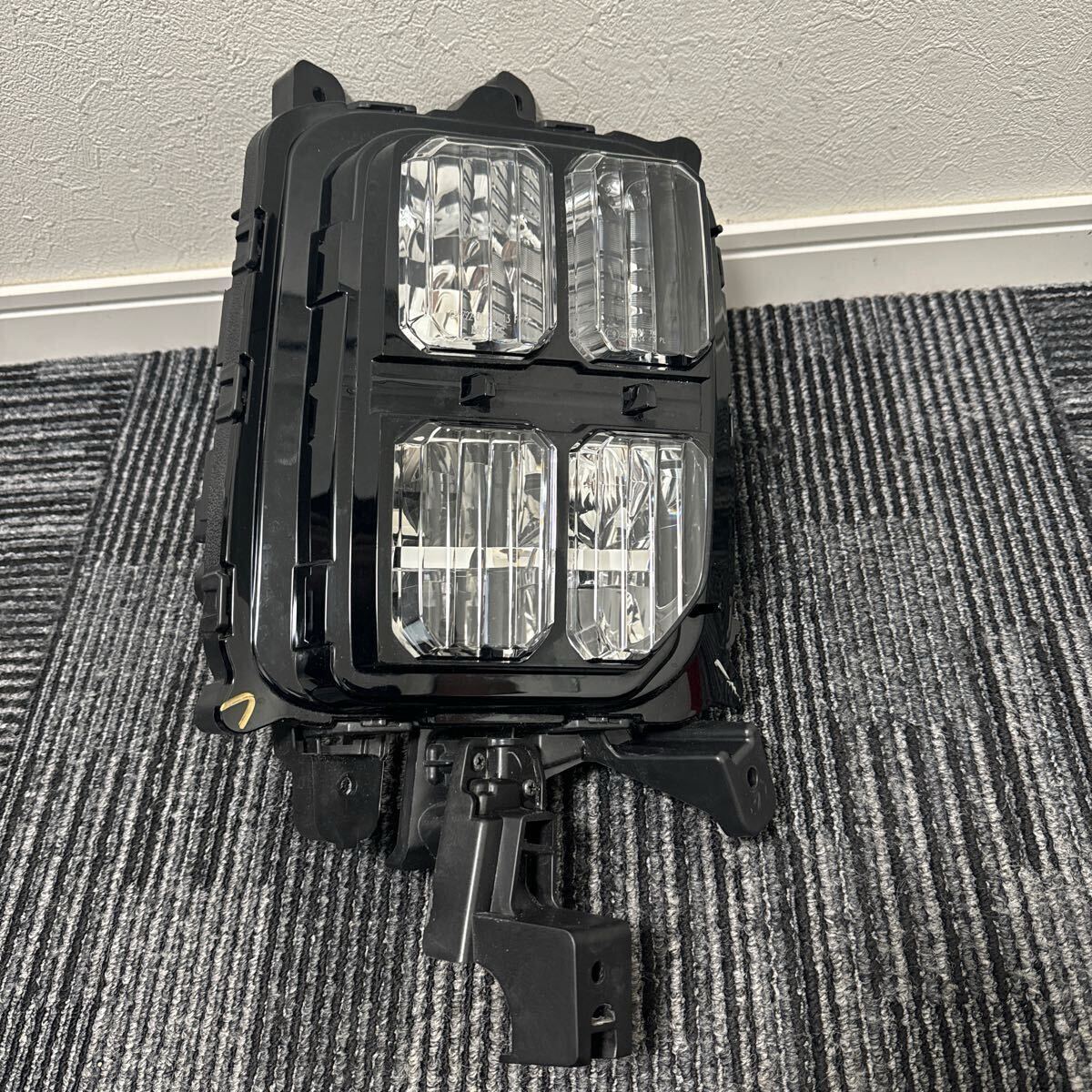 三菱 5BA-GA4W RVR 純正 右 運転席 LED フォグランプ ブラックエディション MOBIS GAMZ22-01 3X45 RH拍卖