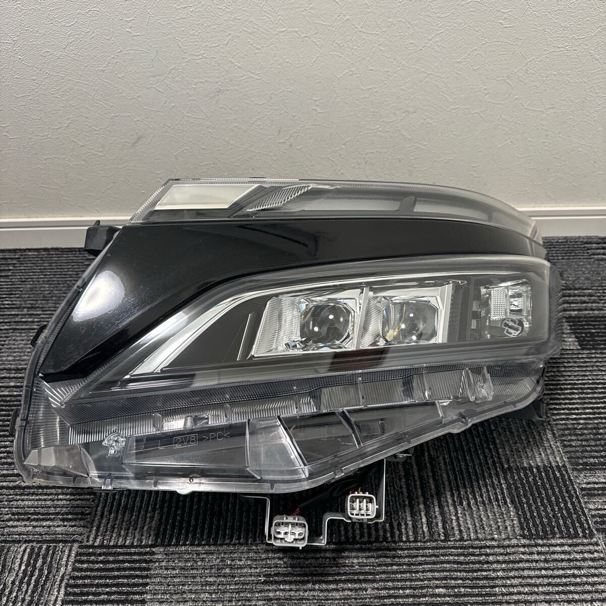 美品 トヨタ ZRR80W ZRR85W ZWR80W 80系 後期 ヴォクシー ZS 煌 VOXY 純正 左 助手席 ヘッドライト 刻印:E ICHIKOH 28-240拍卖