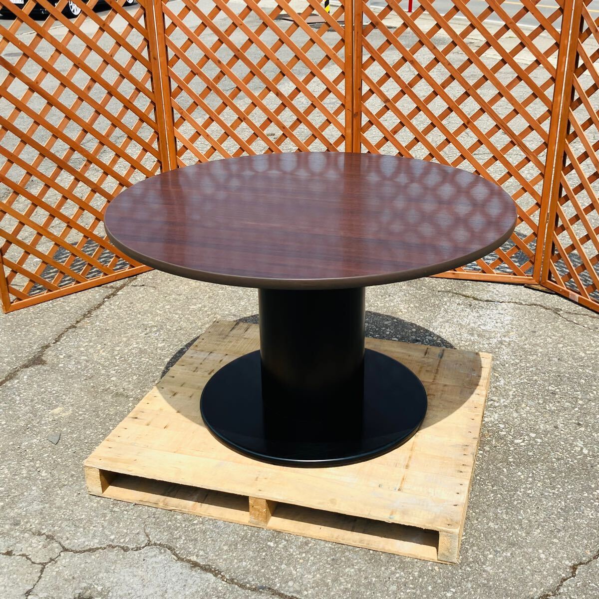 カフェテーブル 直径120cm×高さ70cm 丸テーブル 店舗用 飲食店 机 ダイニングテーブル インテリア 家具 木製 茶色 D-38拍卖