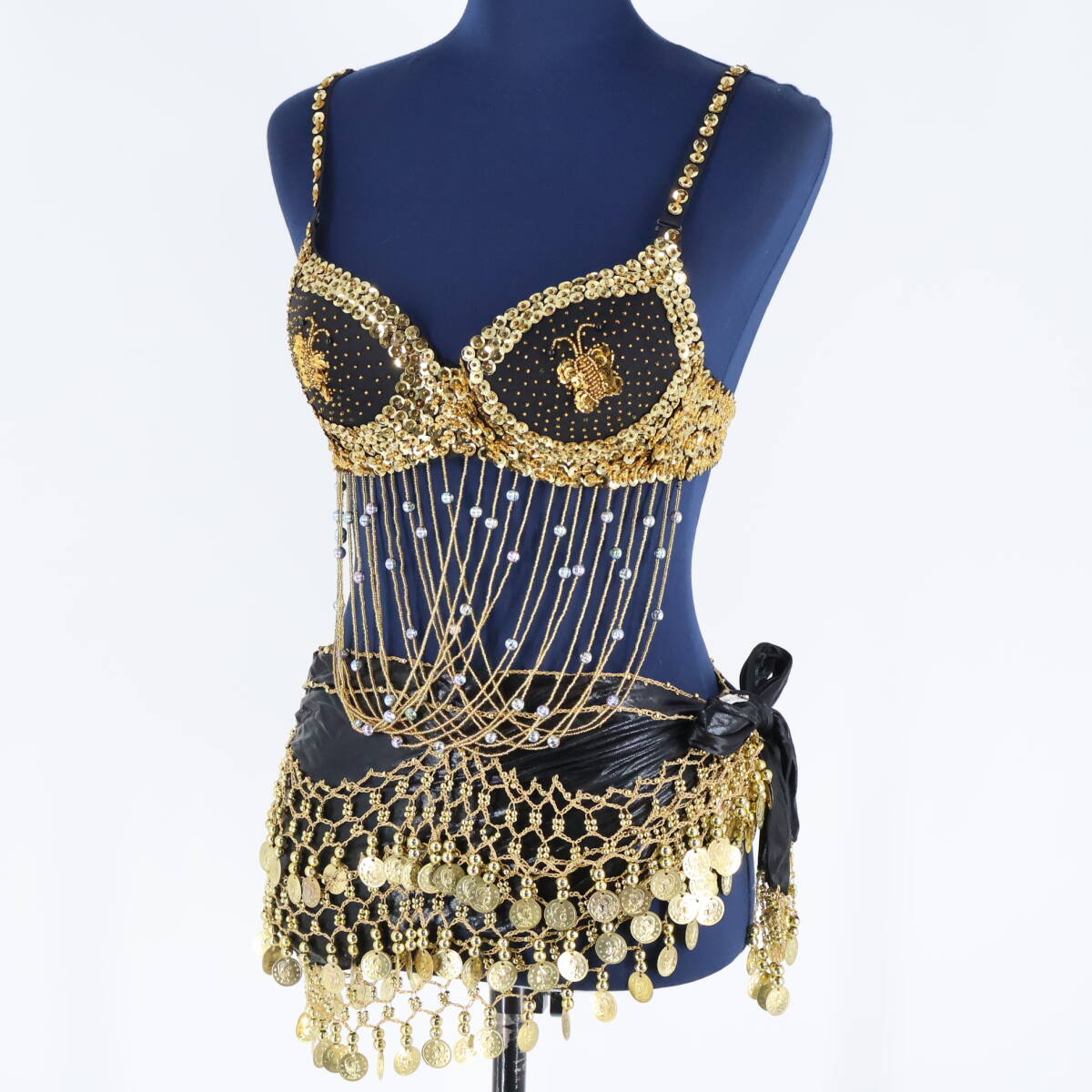 『送料無料』【ベリーダンス用 オリエンタル衣装】ブラック ゴールド スパンコール コイン 豪華 蝶 ラメ 煌びやか ゴージャス 2点セット拍卖