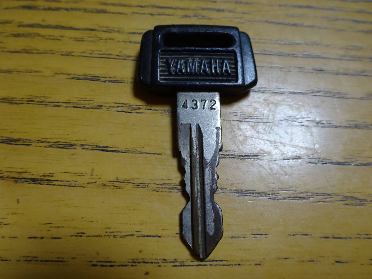 中古ヤマハ純正キー 4372番 1本300円~ 旧車拍卖