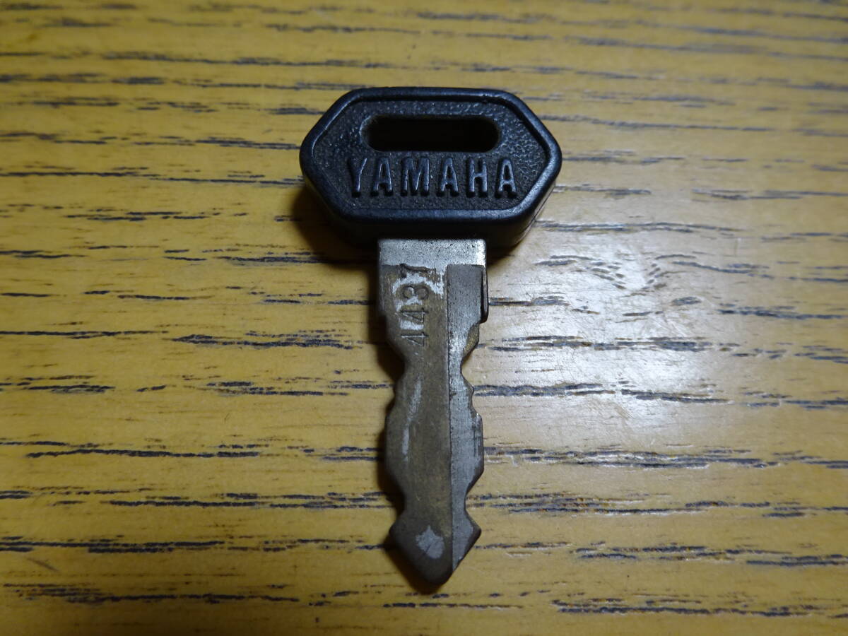 中古ヤマハ純正キー 4437番 1本300円~ 旧車拍卖