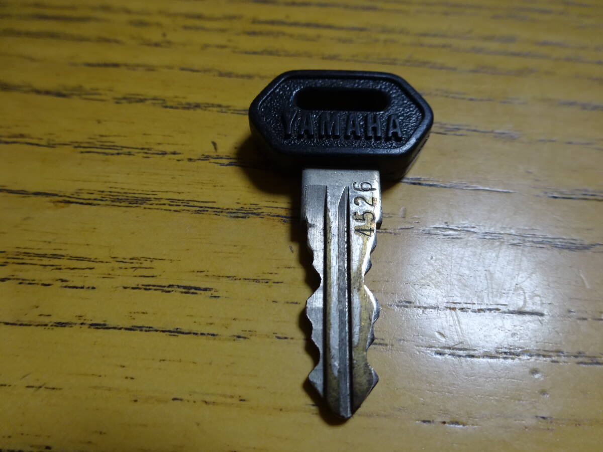中古ヤマハ純正キー 4526番 1本300円~ 旧車拍卖