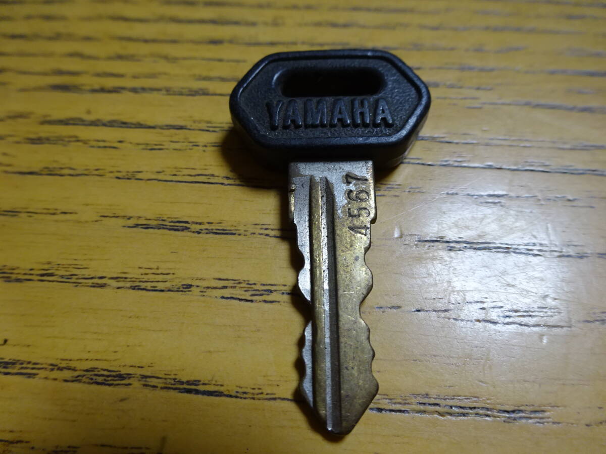 中古ヤマハ純正キー 4567番 1本300円~ 旧車拍卖