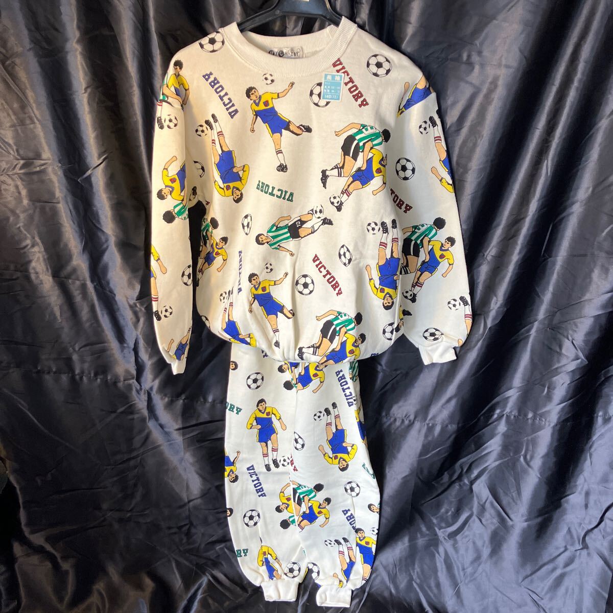 サッカー柄 セットアップ 140サイズ ビンテージ品 新品未使用 スポーツ ◎おすすめ拍卖