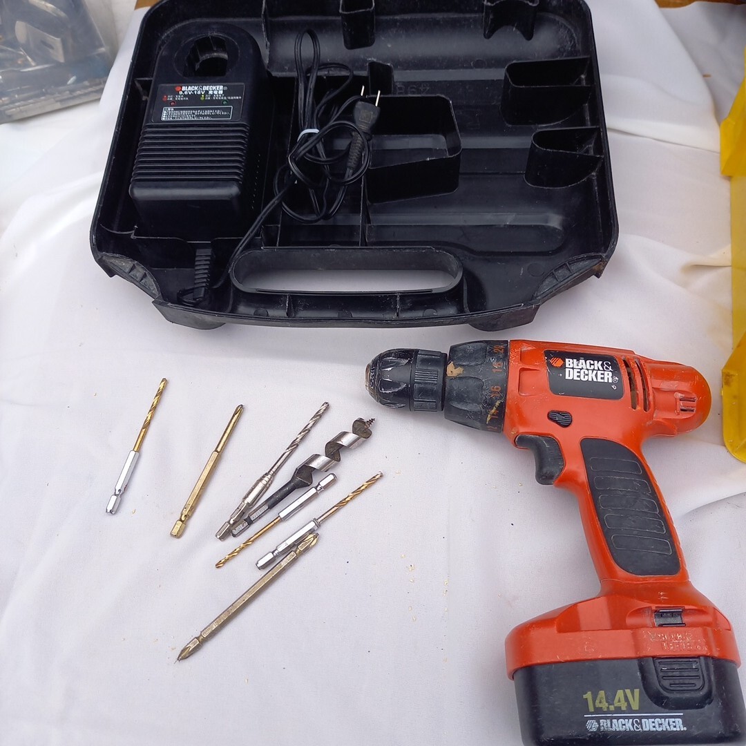 電動工具 バッテリー ドリル 充電器 cd1402k 稼働品 BLACK&decker 工具 道具 穴あけ ドライバー拍卖