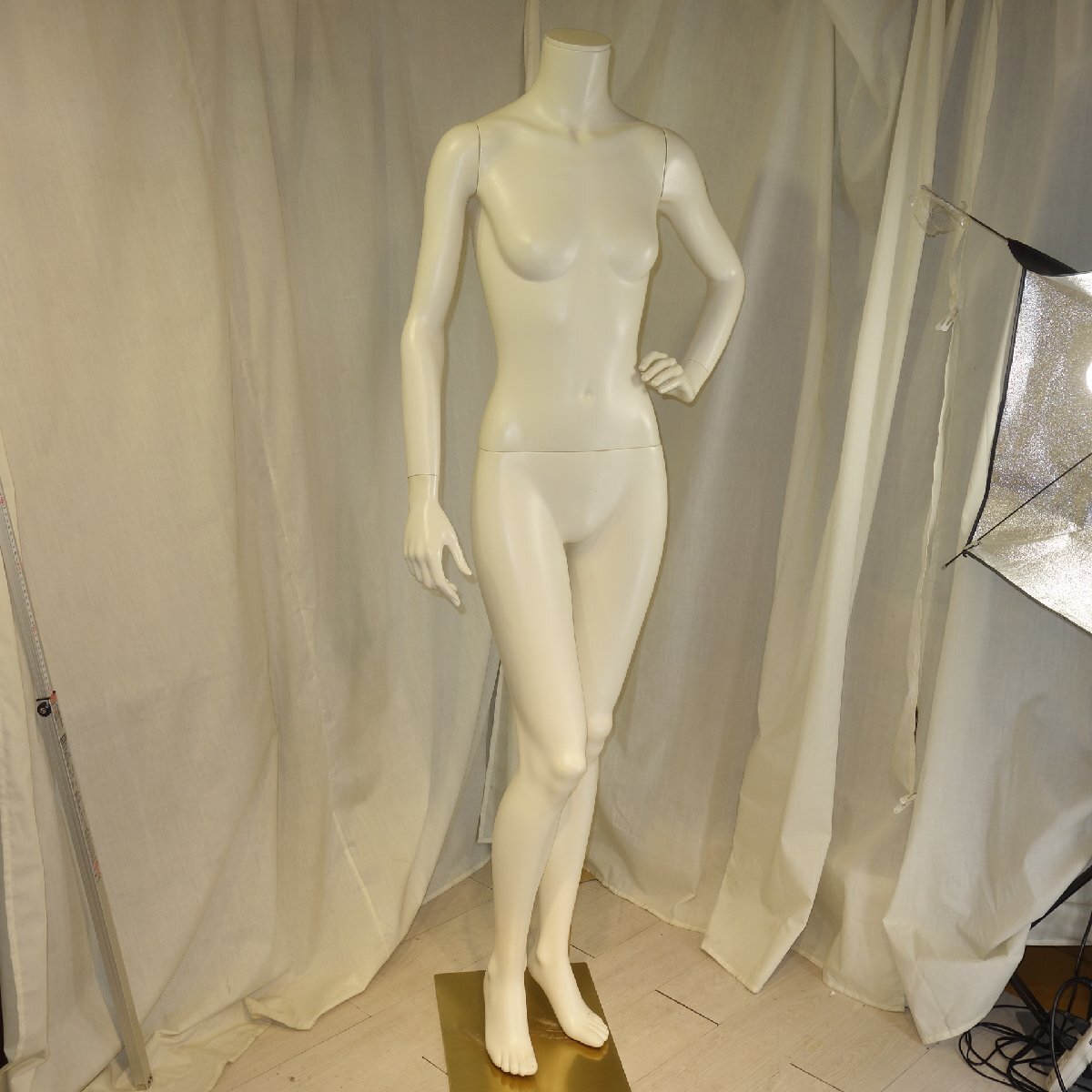 Bonaveri レディースマネキン 全身マネキン アパレル 什器 リアルマネキン ホワイト 店舗 9号 Mサイズ M204拍卖
