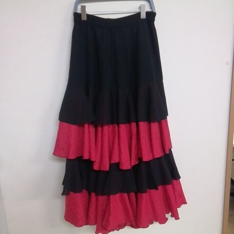★【古着】 メーカー不明 フリルスカート(ロングスカート) サイズ不明 黒×赤 水玉模様拍卖