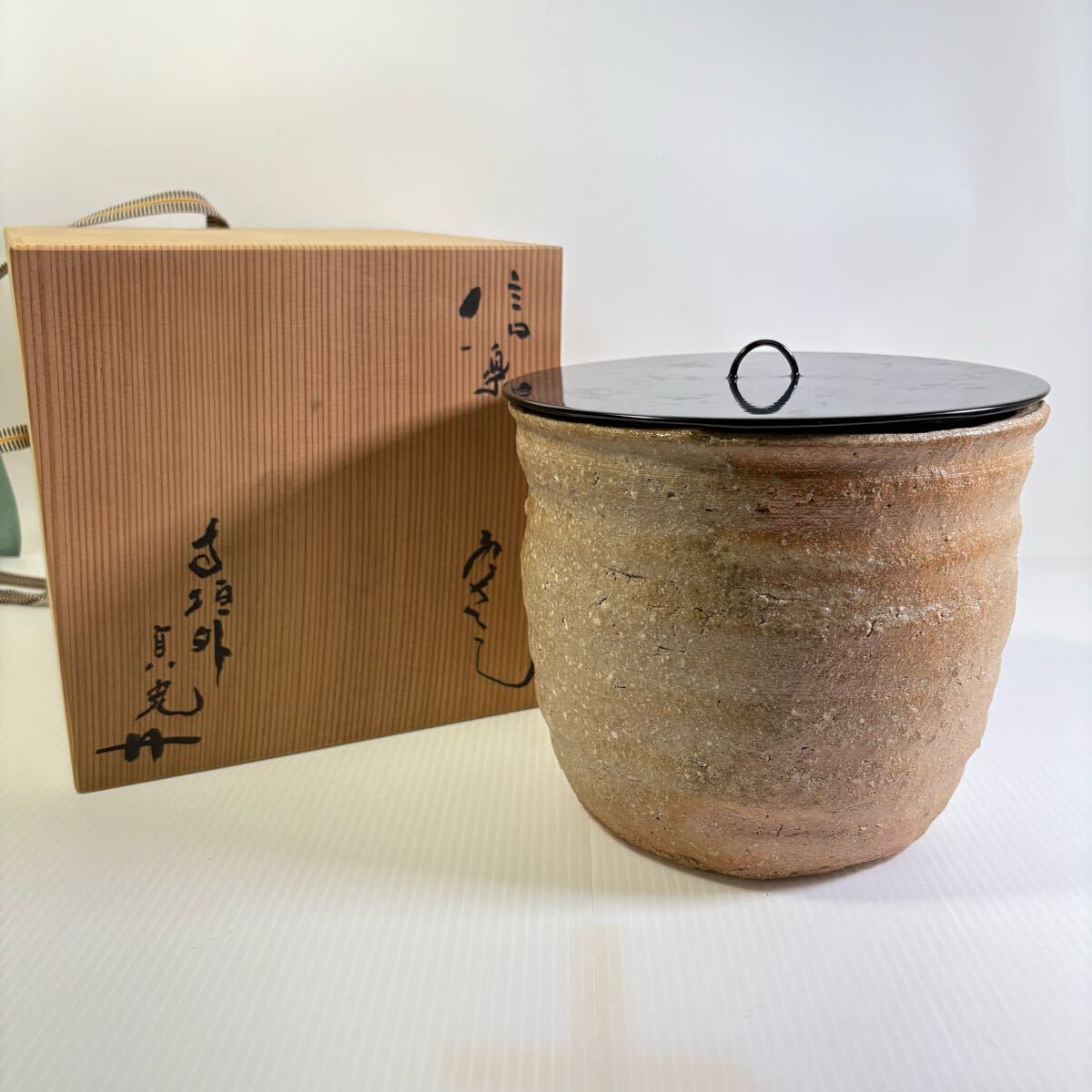 信楽焼 寺垣外 杉本貞光 水指 茶道具 木製 塗蓋 陶器 骨董 箱付 未使用拍卖