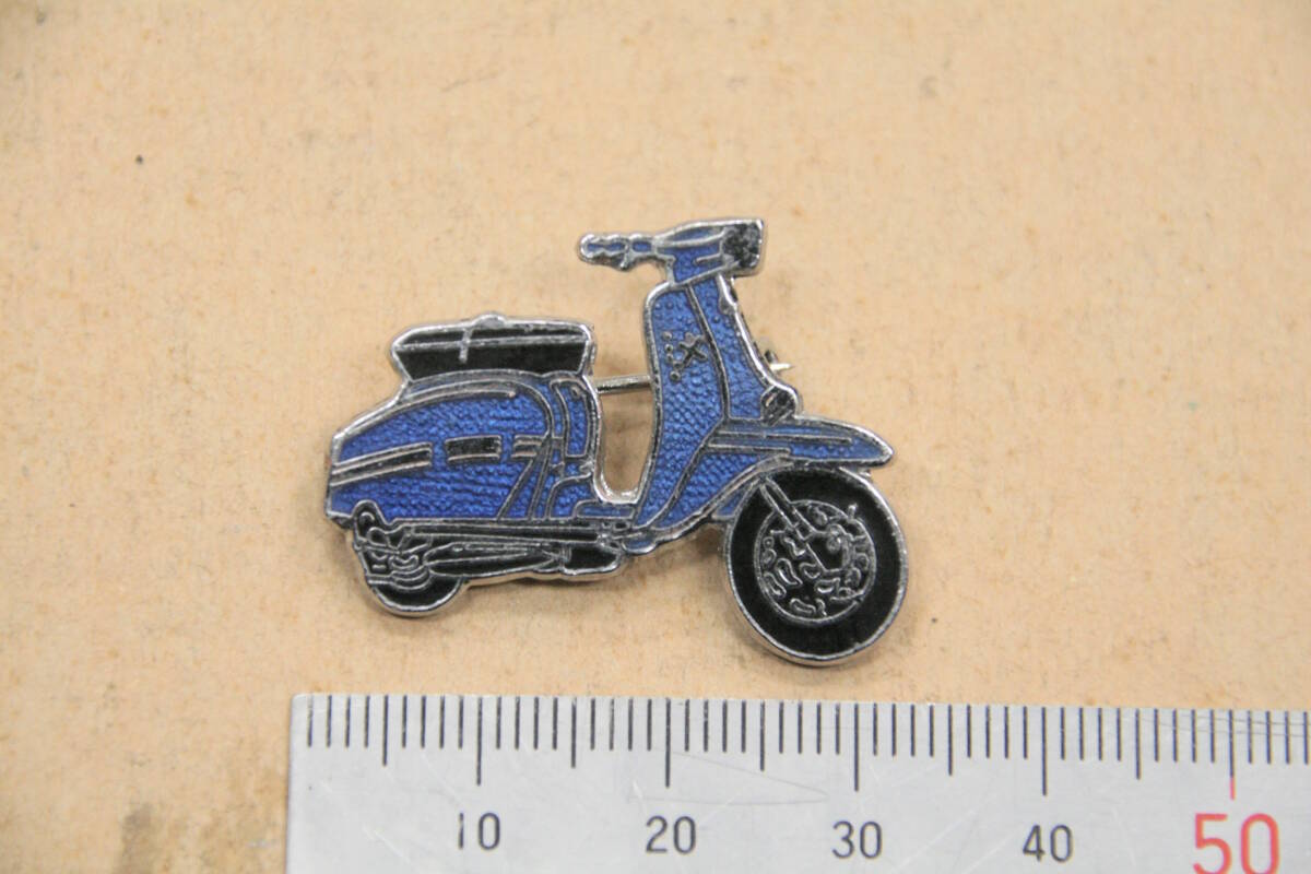 ベスパ ランブレッタ VESPA LAMBRETTA PIAGGIO Vespa ビンテージ Pins バッジ Lambretta DL 青 スクーター 拍卖