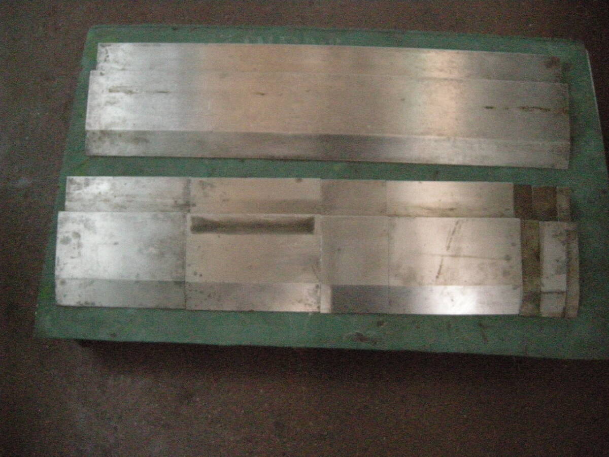 m895 中古品 アマダ用 折り曲げ金型 上型 分割 L=795mm拍卖