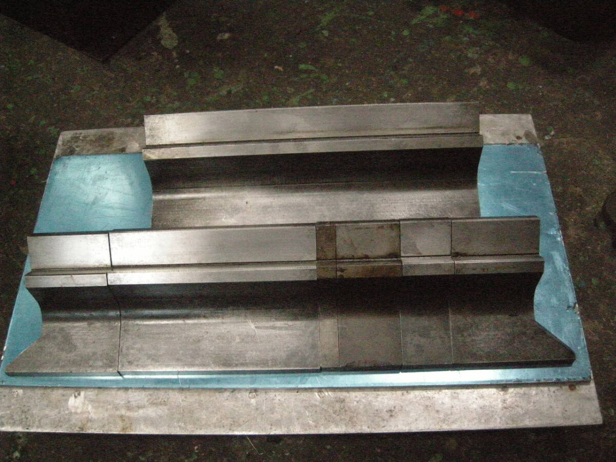 m897 中古品 アマダ用 折り曲げ金型 上型 分割 L=770mm拍卖