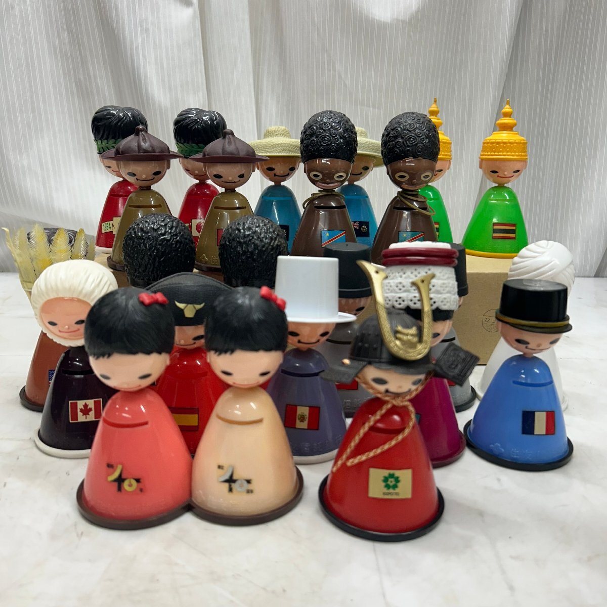 &M& 住友信託銀行 貯金箱 EXPO'70 大阪万博 世界風俗人形 日本万国博覧会 24点 まとめ売り 昭和レトロ 置物 中古品 &H-250402拍卖