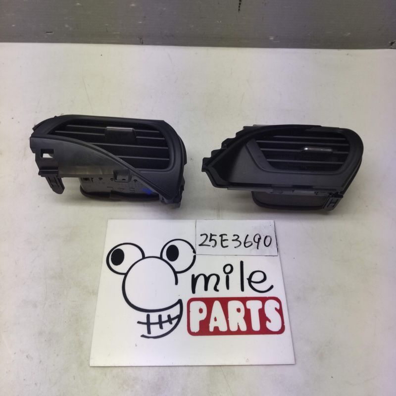 ZRR80 ノア 純正 運転席助手席エアコン吹出口 2Z7-26-8/25E3690*同梱不可拍卖
