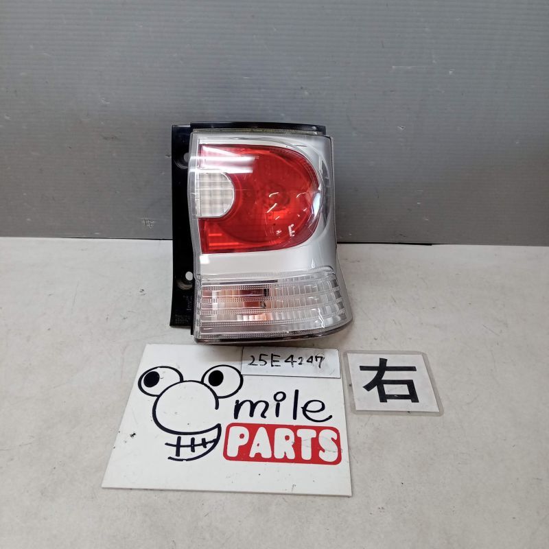L385S/L375S タント 純正 右テールランプ 2Z2-11-2/25E4247*同梱不可拍卖