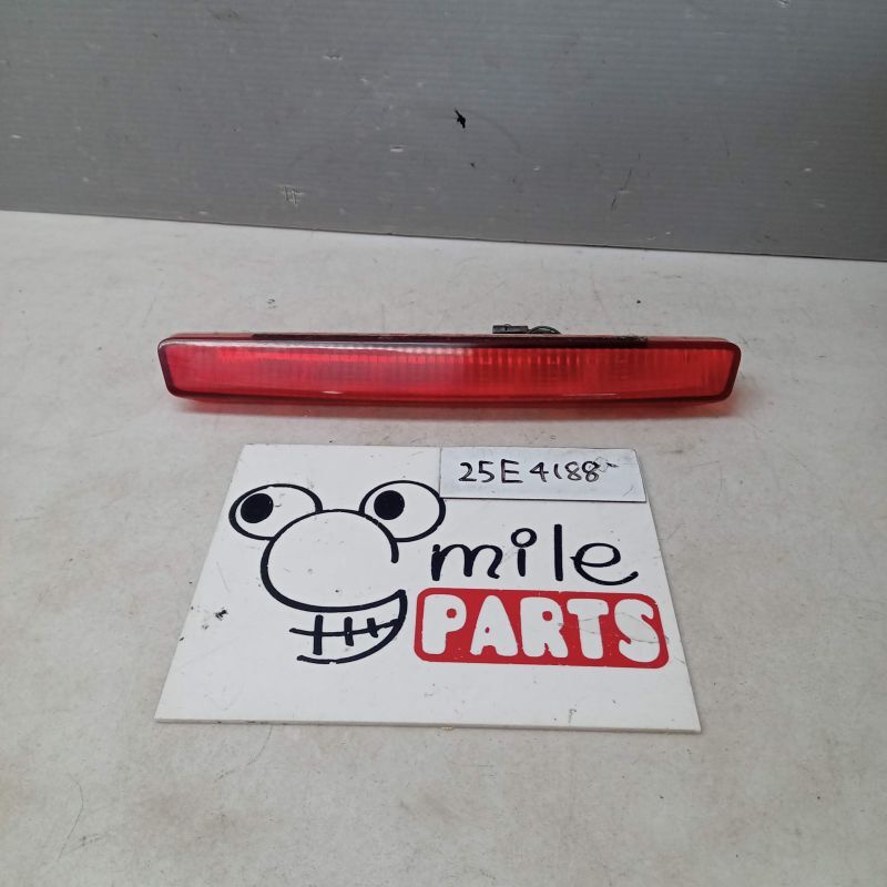 TNU31/TU31 プレサージュ 純正 ハイマウントランプ(スポイラー用) 2Z6-27-1/25E4188*同梱不可拍卖