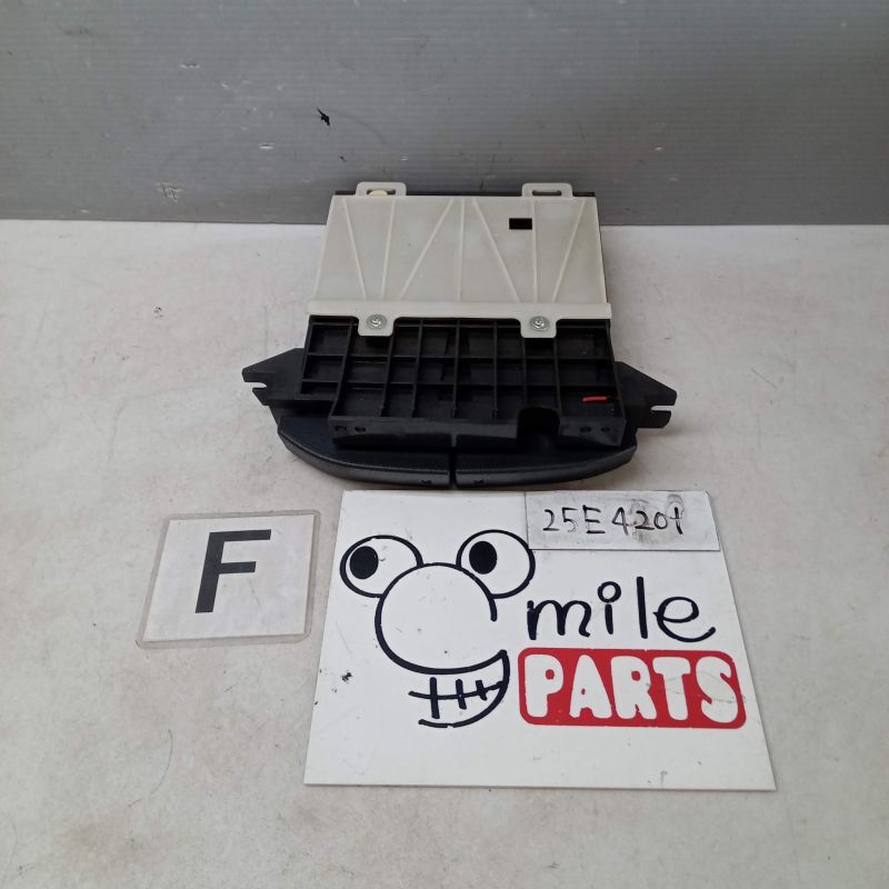 TNU31/TU31 プレサージュ 純正 フロントドリンクホルダー 2Z6-27-1/25E4201*同梱不可拍卖