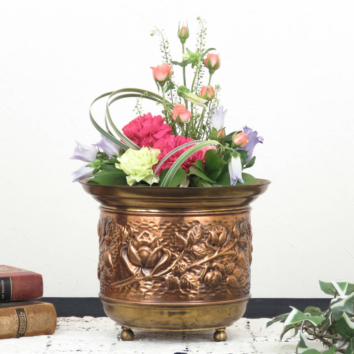 花の模様が打ち出されたコールボックス/炭入れ/真鍮/ブラス/カッパー/鉢カバー/店舗什器/ディスプレイ/インテリア小物/AL-2034拍卖