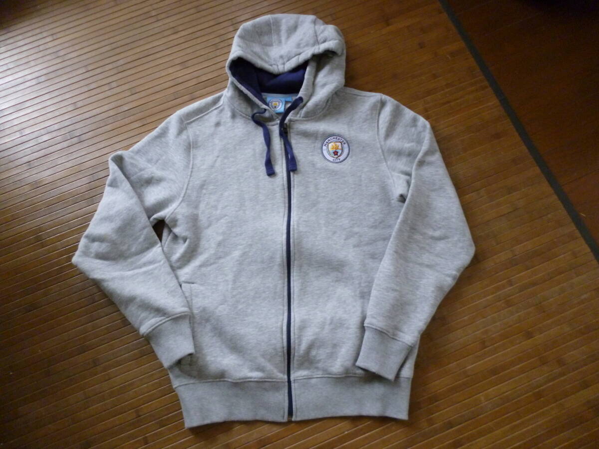 452-90♂♀:MANCHESTER CITY マンチェスターシティ スエットパーカー エンブレム付き size.L 色.ライトグレー拍卖