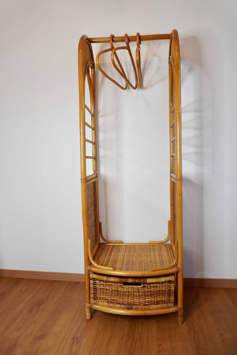 ラタン ハンガーラック 花柄バスケット付き拍卖