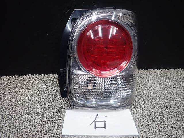 ムーヴキャンバス DBA-LA810S 右テールランプ XE9 81550-B2710拍卖